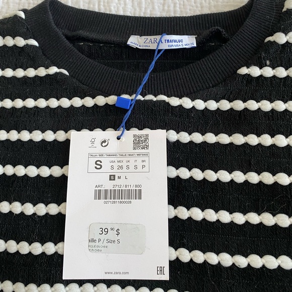 Mod black and white geometric print sweater - Picture 2 of 4